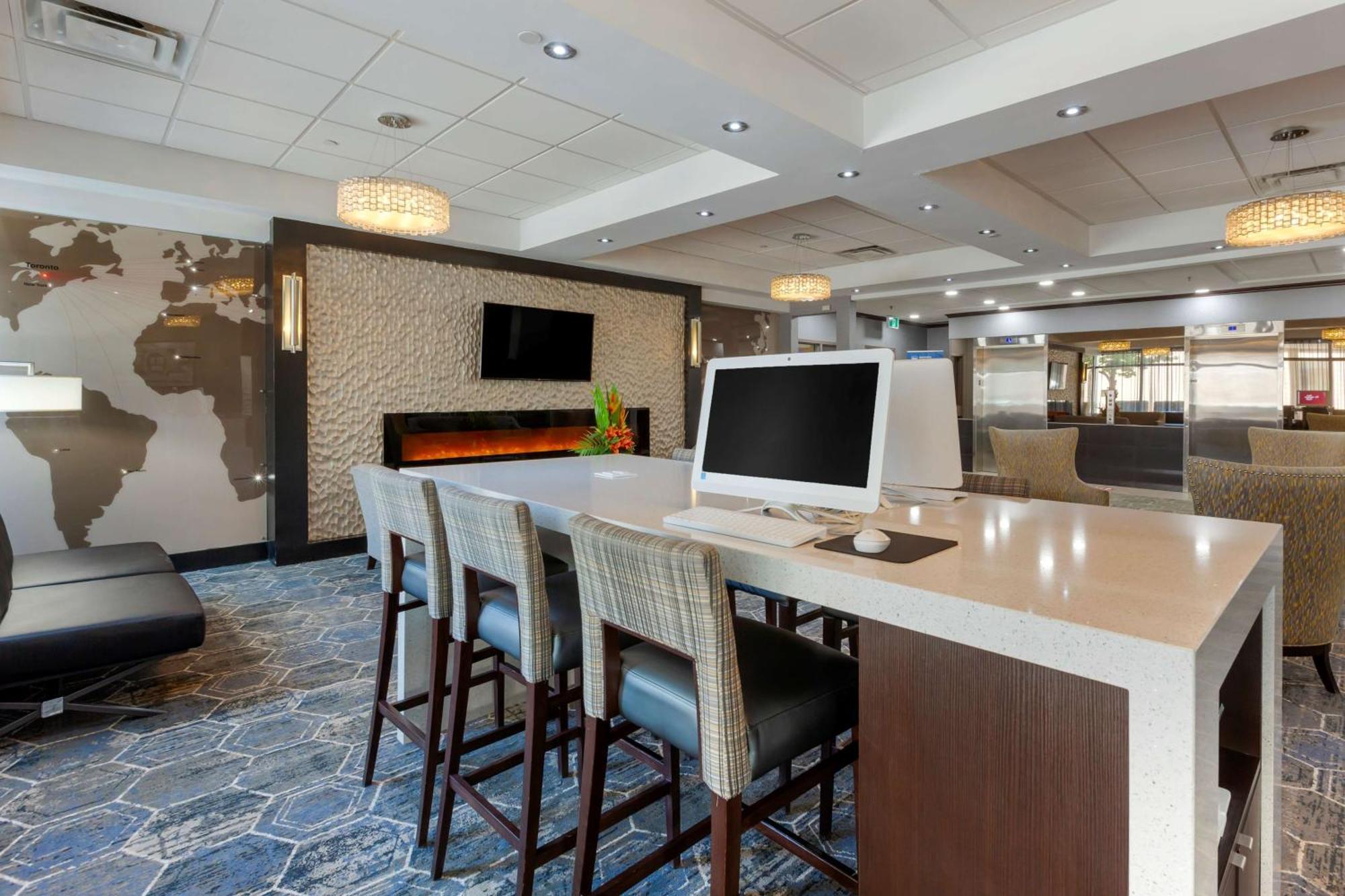 Best Western Plus Toronto Airport Hotel Mississauga Exterior photo