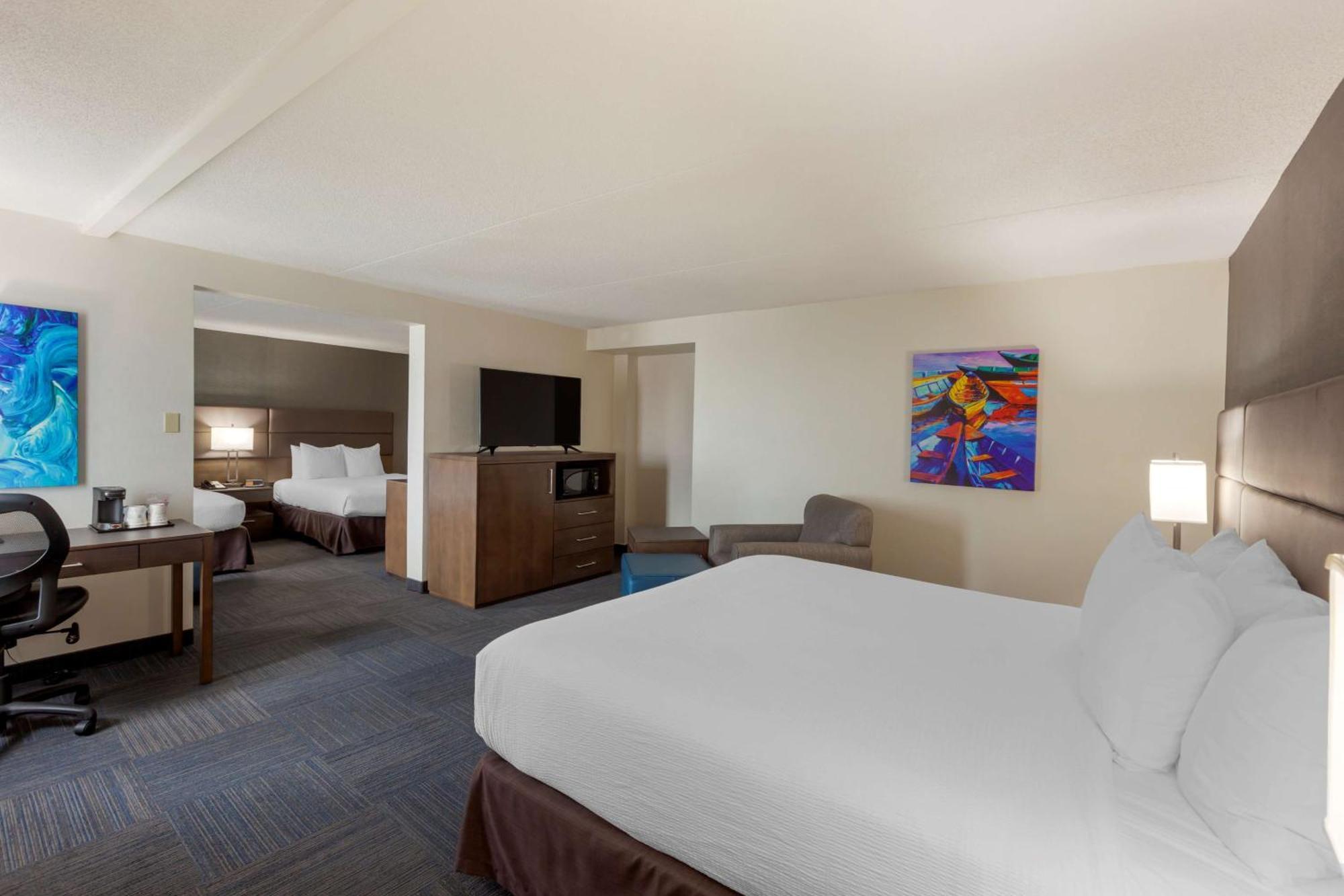 Best Western Plus Toronto Airport Hotel Mississauga Exterior photo
