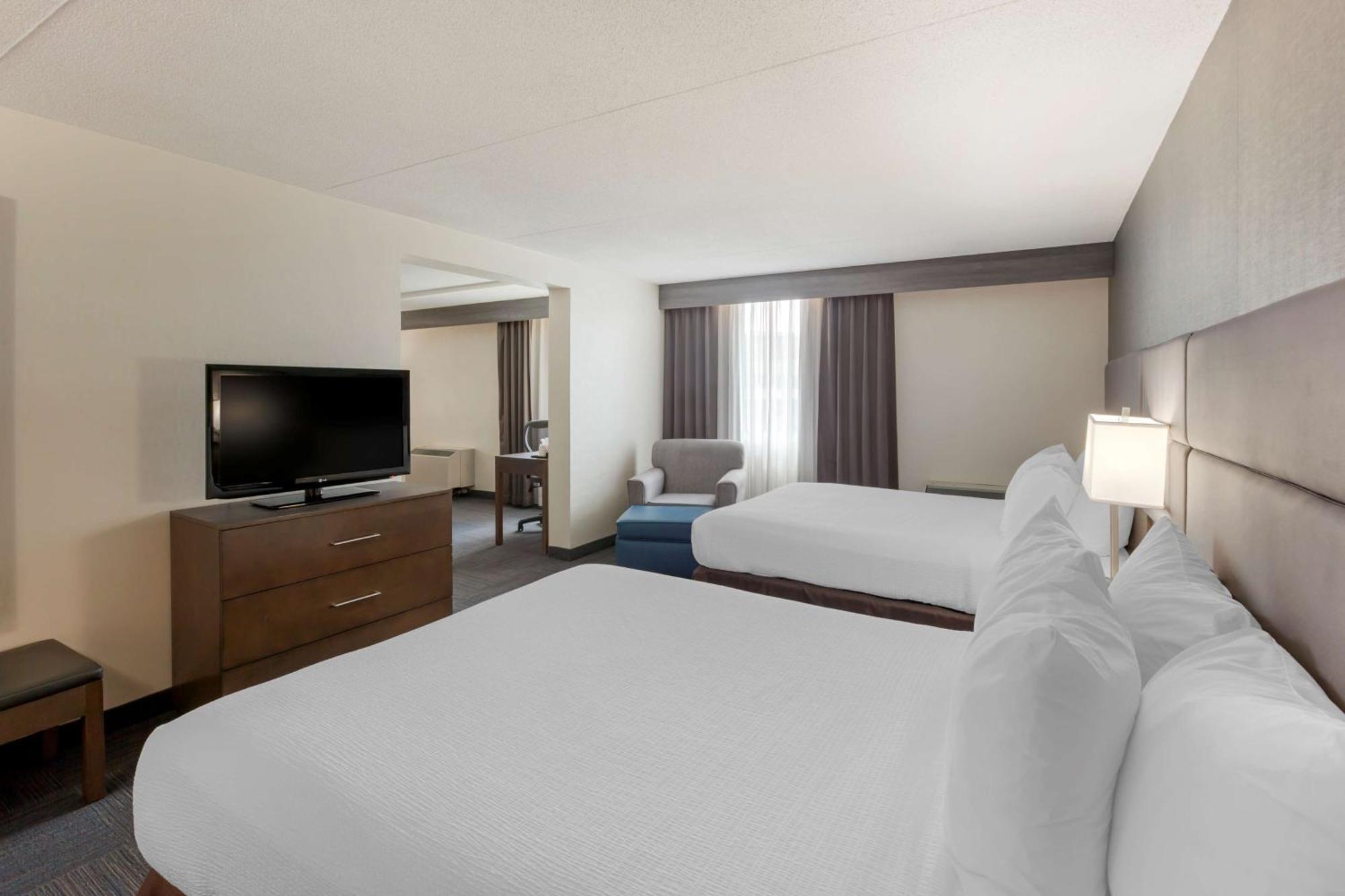 Best Western Plus Toronto Airport Hotel Mississauga Exterior photo