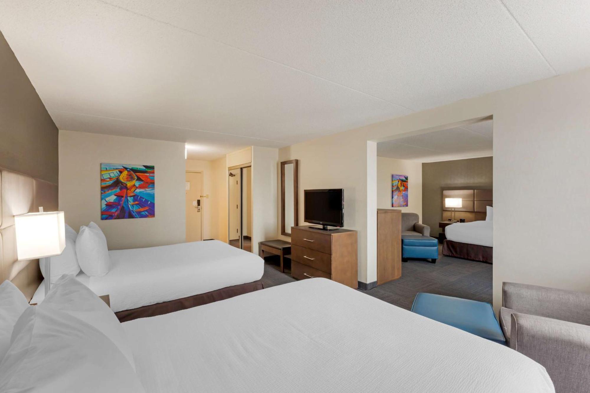 Best Western Plus Toronto Airport Hotel Mississauga Exterior photo
