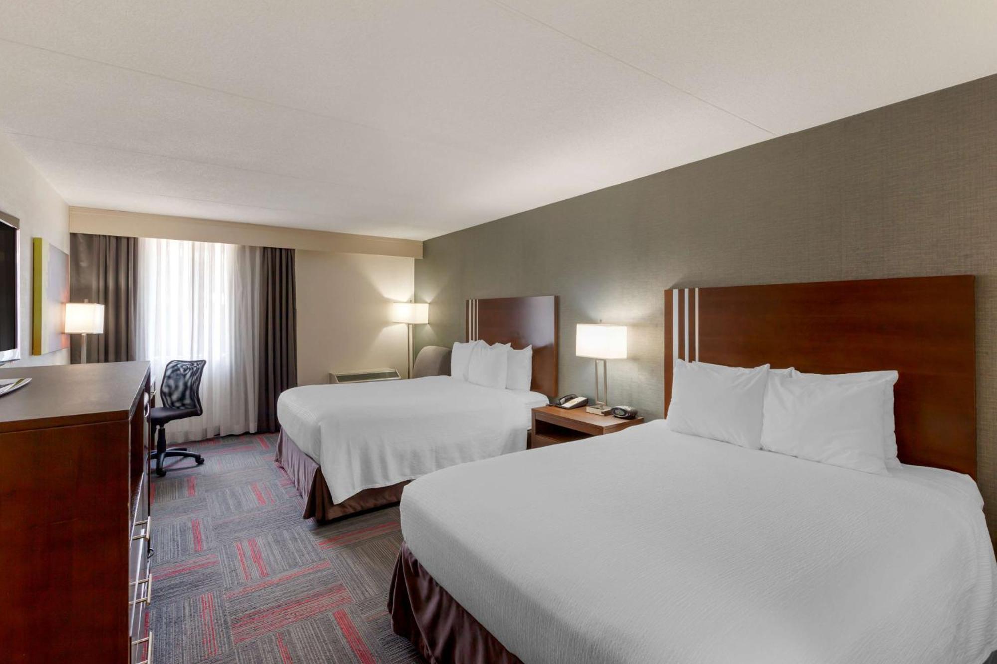 Best Western Plus Toronto Airport Hotel Mississauga Exterior photo